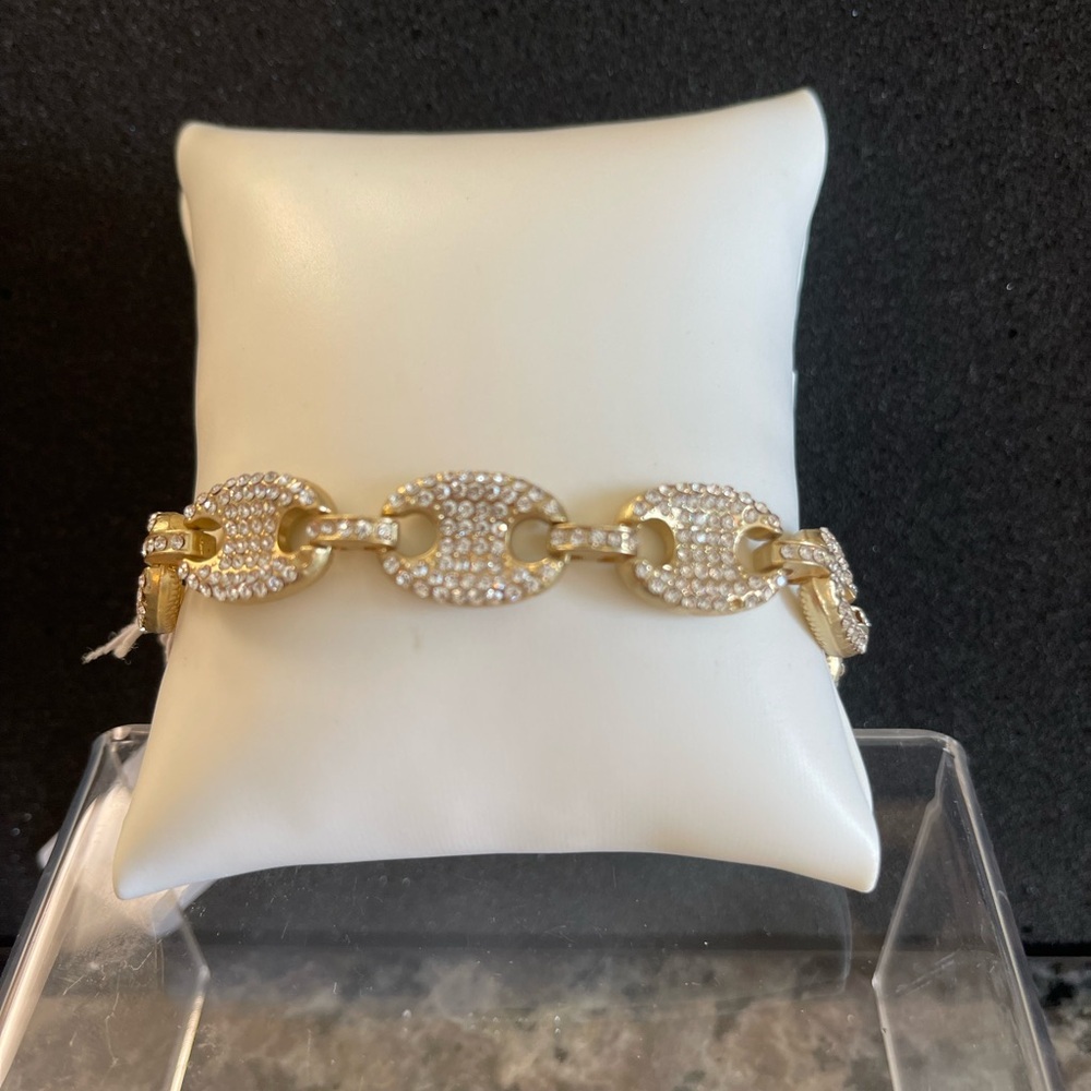 Gold stretch bracelet